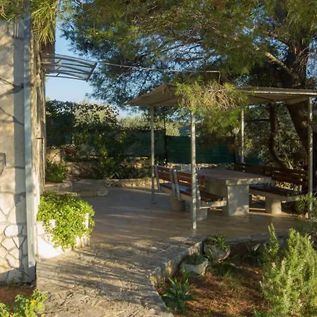 Semesterbostad House Rusulica